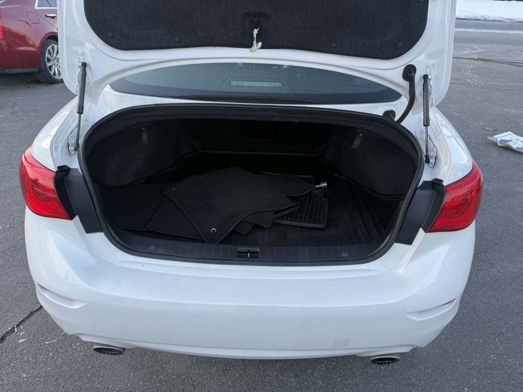 2016 INFINITI Q50 Image 24