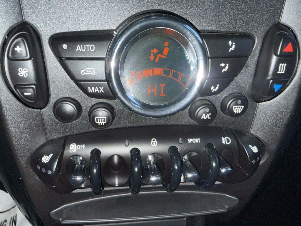 2016 MINI Cooper Image 15