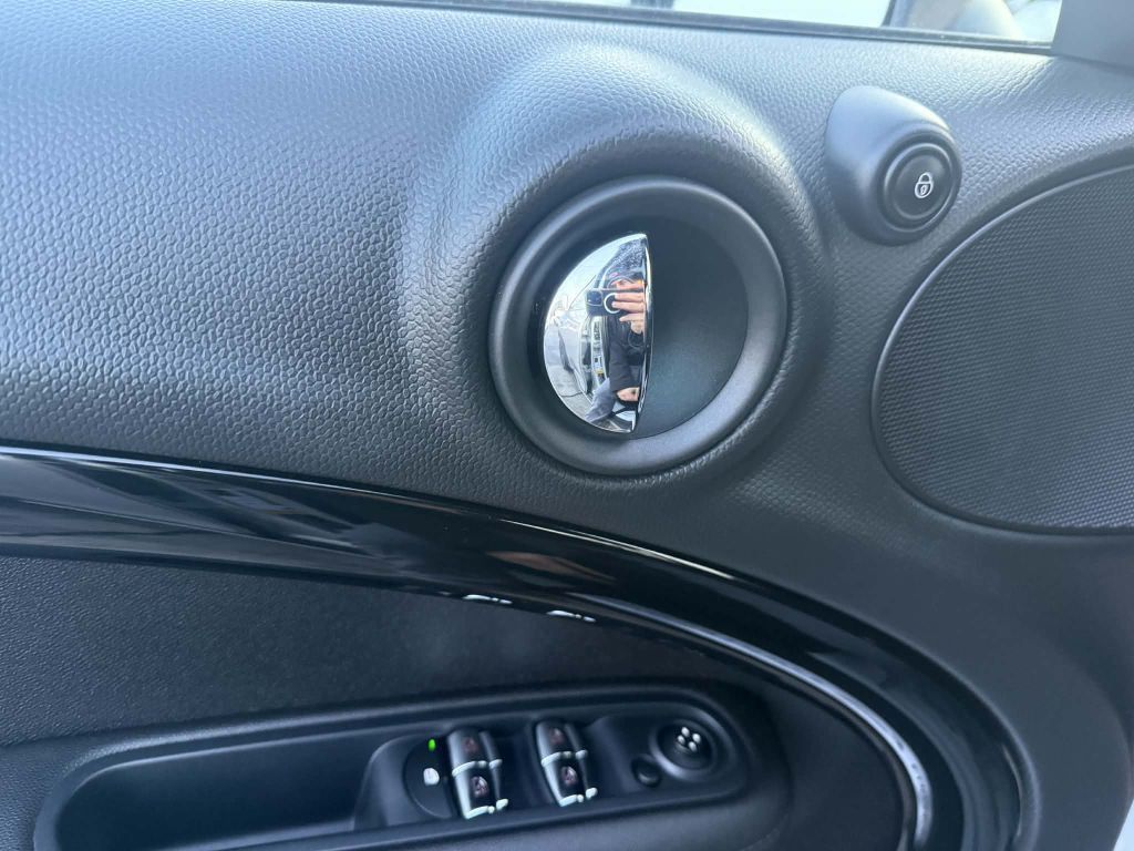 2016 MINI Cooper Image 18