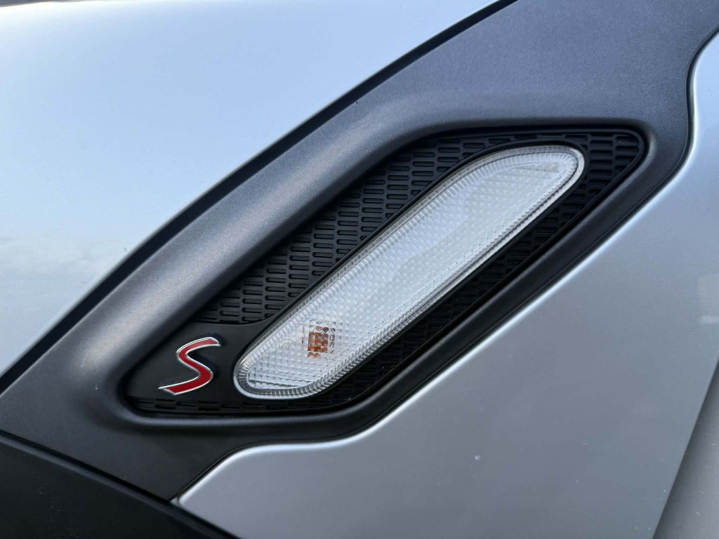 2016 MINI Cooper Image 19