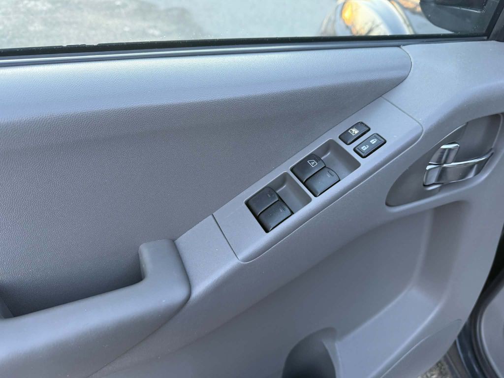 2013 Nissan Frontier Image 18