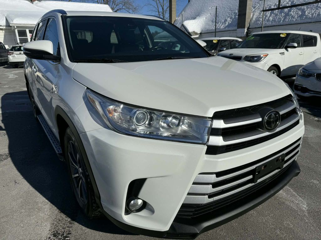 2019 Toyota Highlander Image 1
