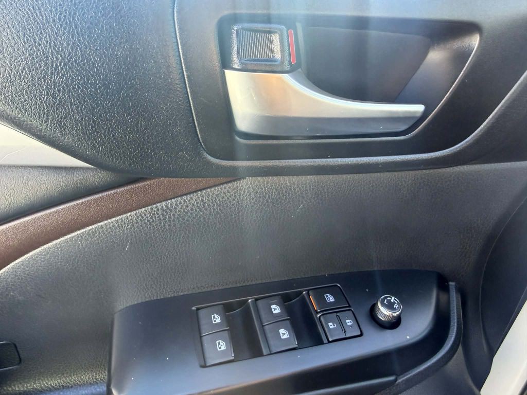 2019 Toyota Highlander Image 24