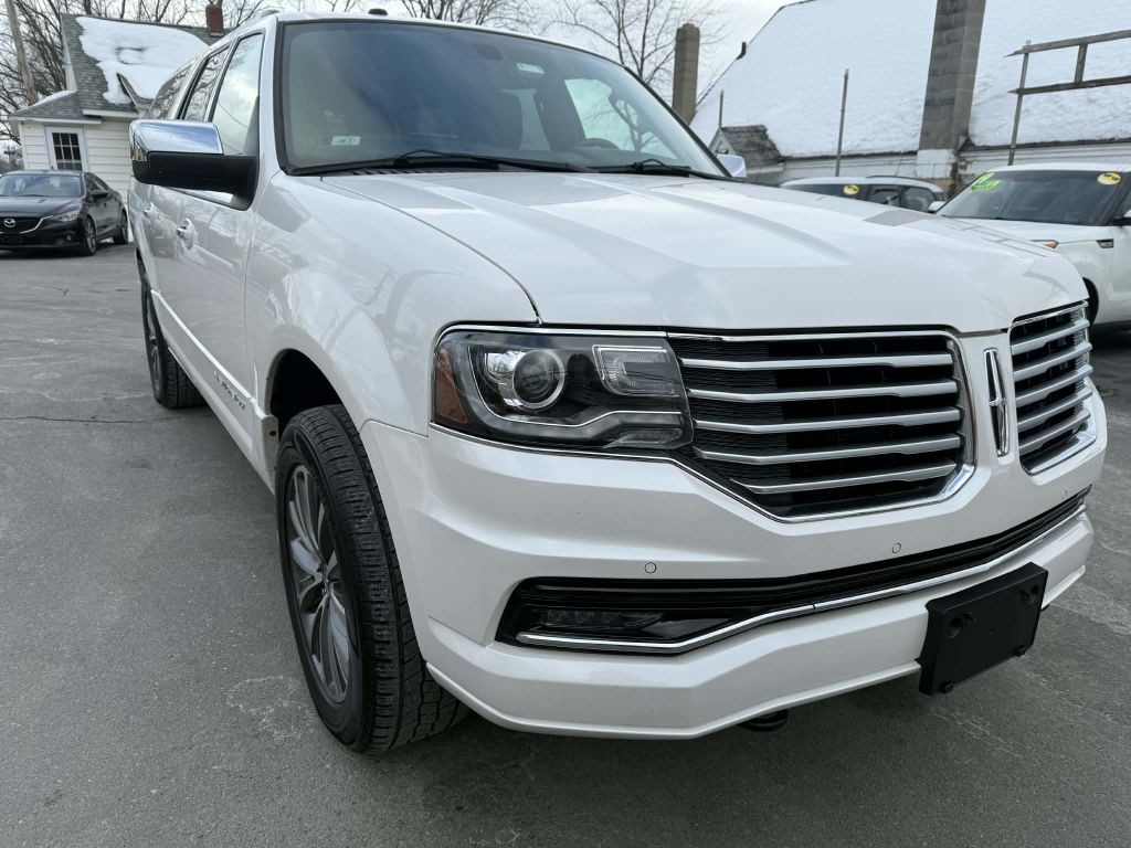 2017 Lincoln Navigator Image 1