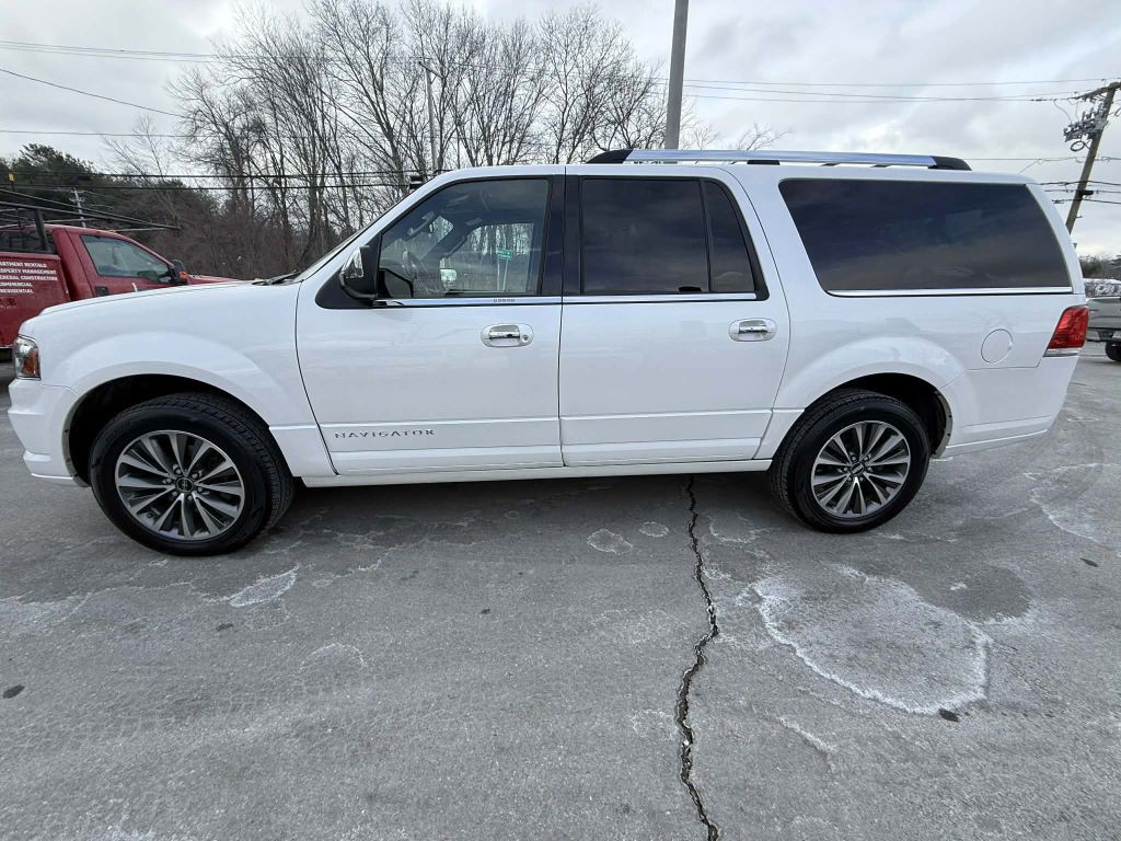 2017 Lincoln Navigator Image 4