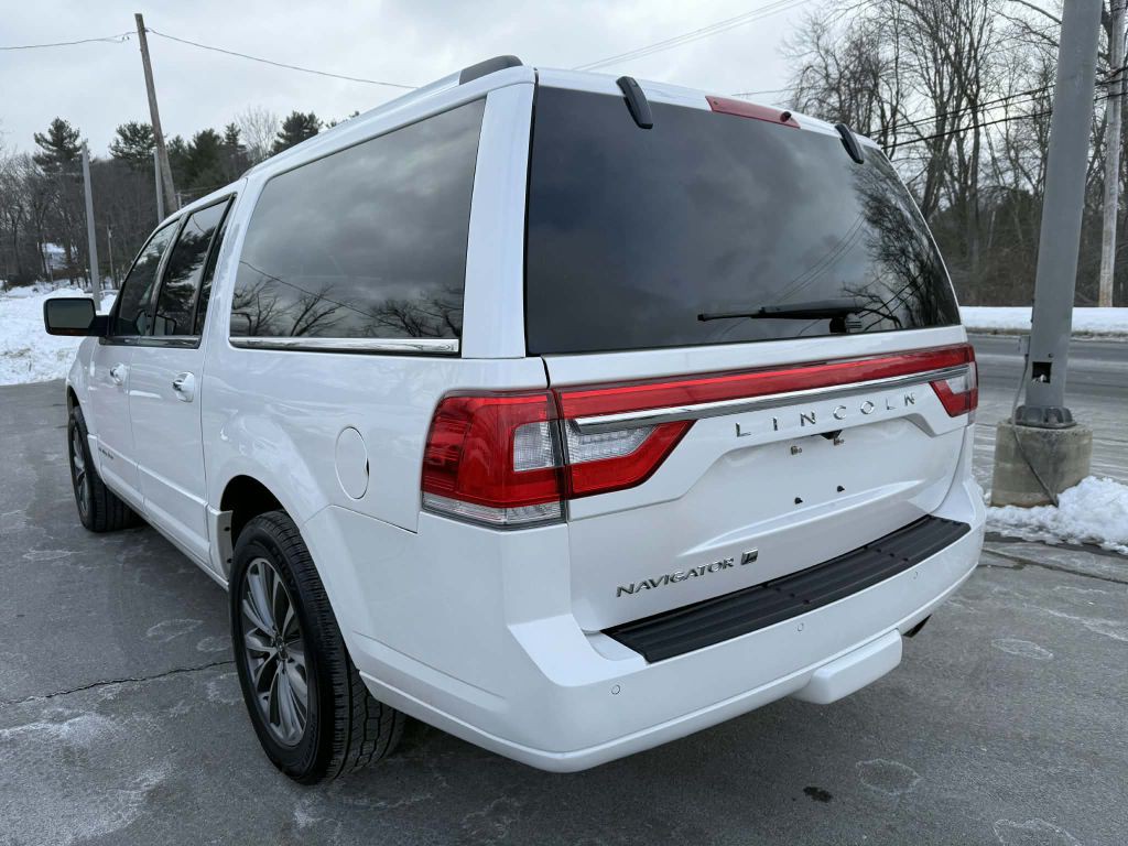 2017 Lincoln Navigator Image 5
