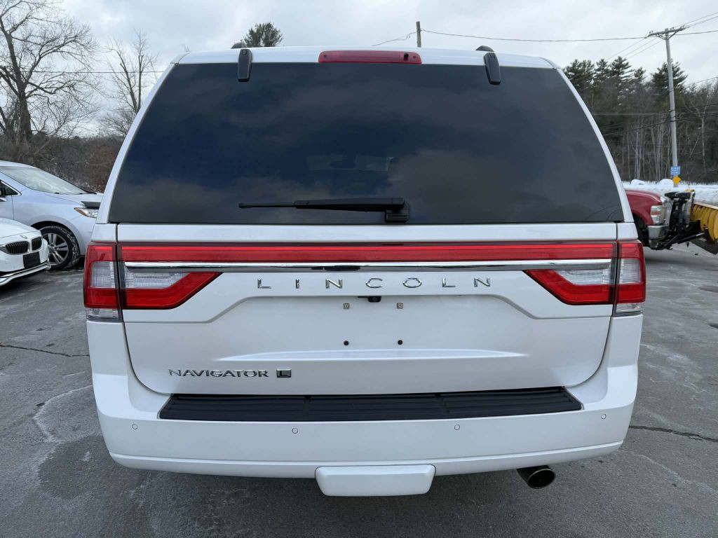 2017 Lincoln Navigator Image 6