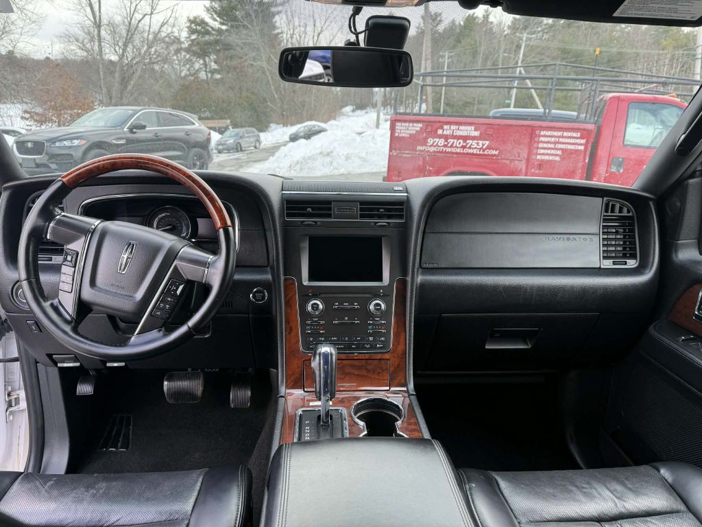 2017 Lincoln Navigator Image 13