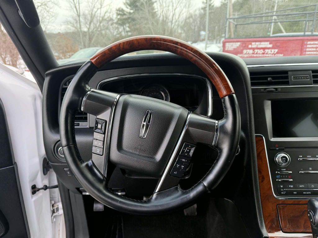 2017 Lincoln Navigator Image 14