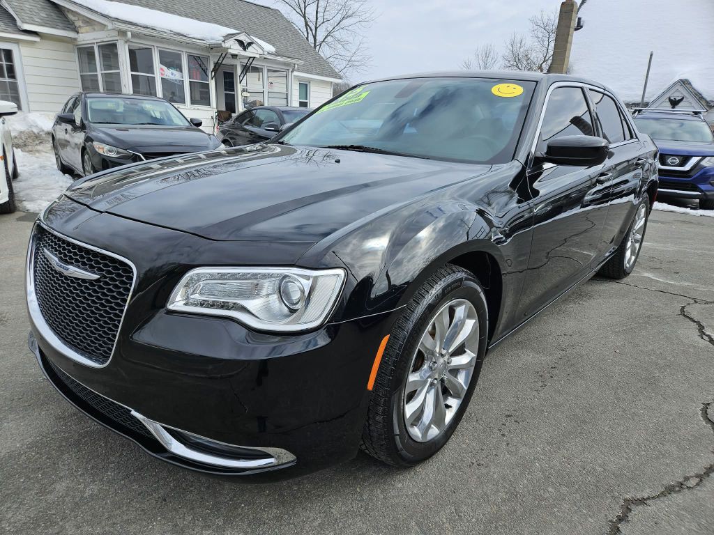 2015 Chrysler 300 Image 3