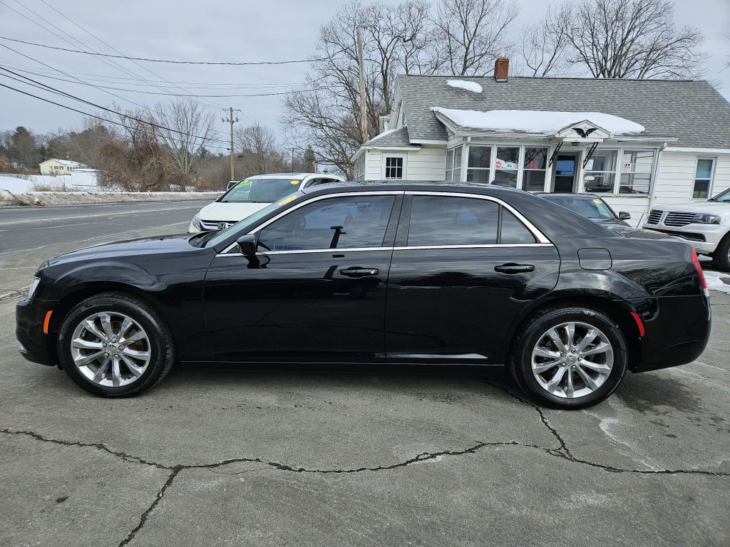 2015 Chrysler 300 Image 4