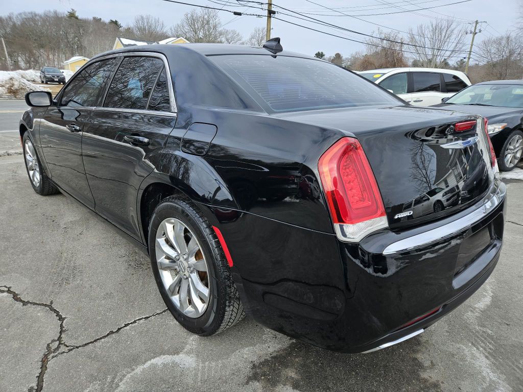 2015 Chrysler 300 Image 5