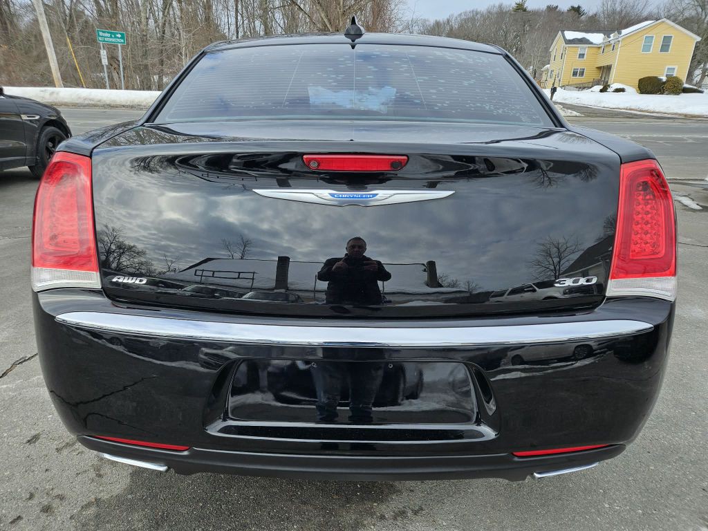 2015 Chrysler 300 Image 6