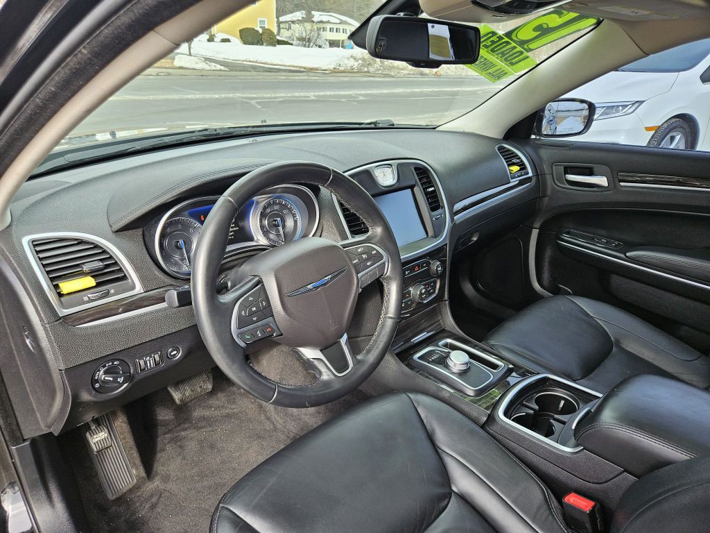 2015 Chrysler 300 Image 10