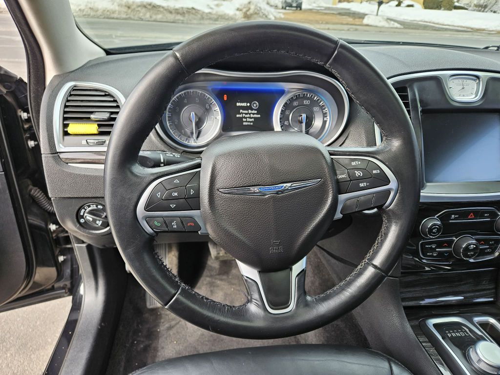 2015 Chrysler 300 Image 13