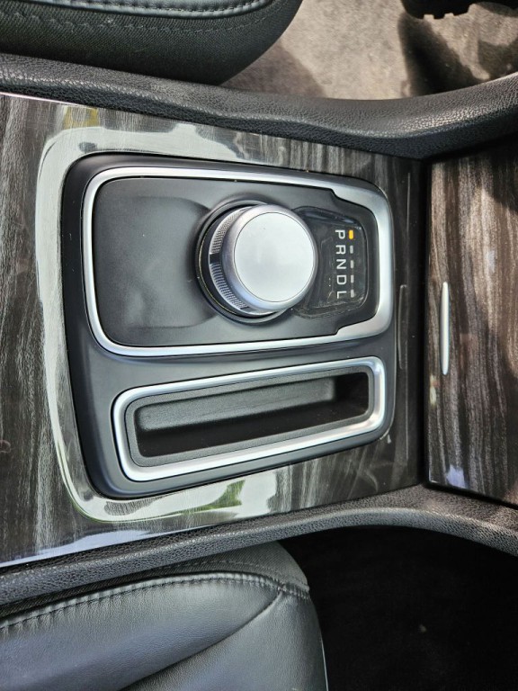 2015 Chrysler 300 Image 15