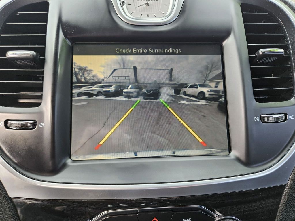 2015 Chrysler 300 Image 18