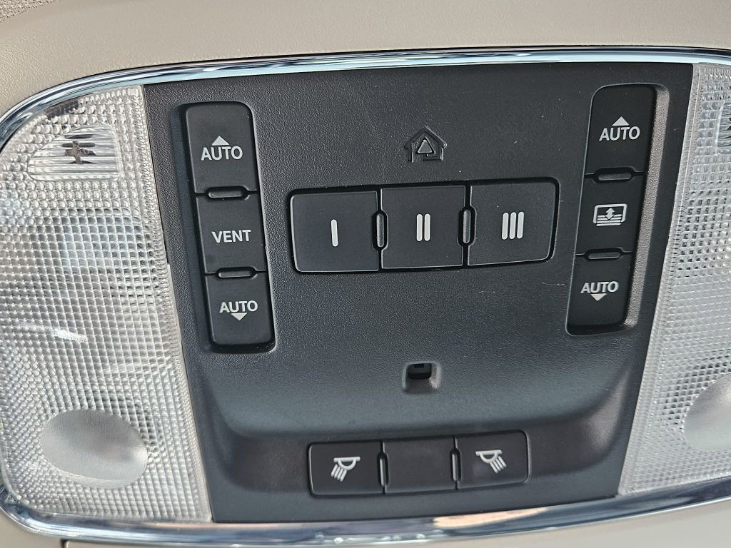 2015 Chrysler 300 Image 21