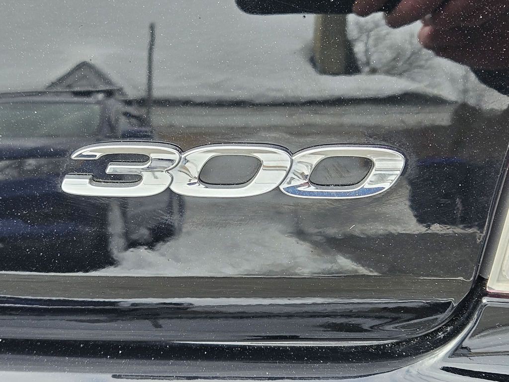 2015 Chrysler 300 Image 22
