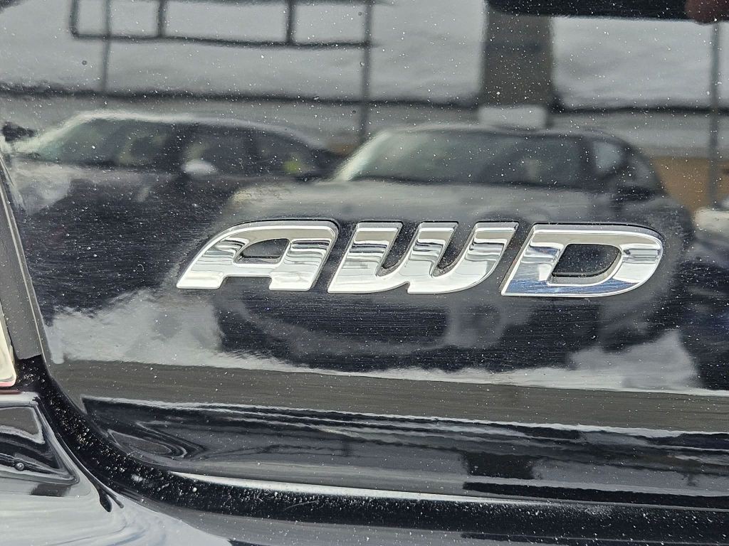 2015 Chrysler 300 Image 23