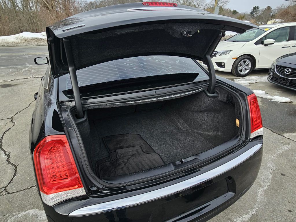 2015 Chrysler 300 Image 24