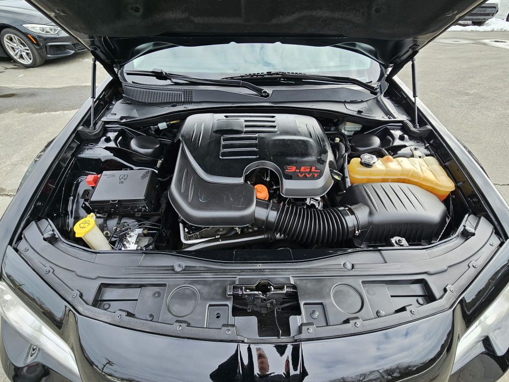 2015 Chrysler 300 Image 25