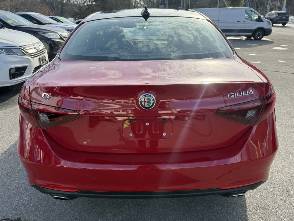 2017 Alfa Romeo Giulia Image 6