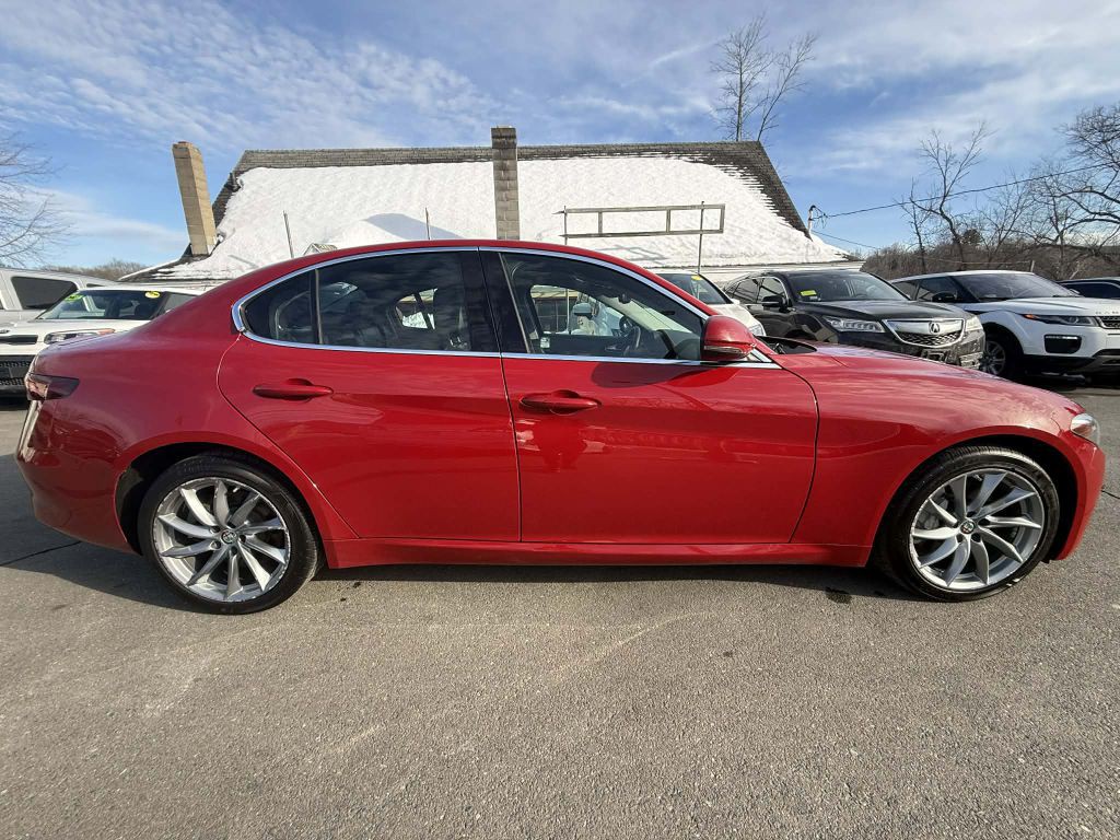 2017 Alfa Romeo Giulia Image 8