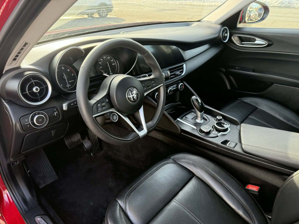 2017 Alfa Romeo Giulia Image 10