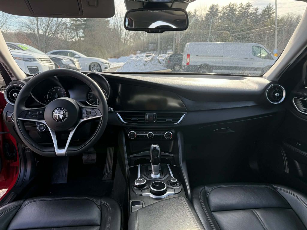 2017 Alfa Romeo Giulia Image 12