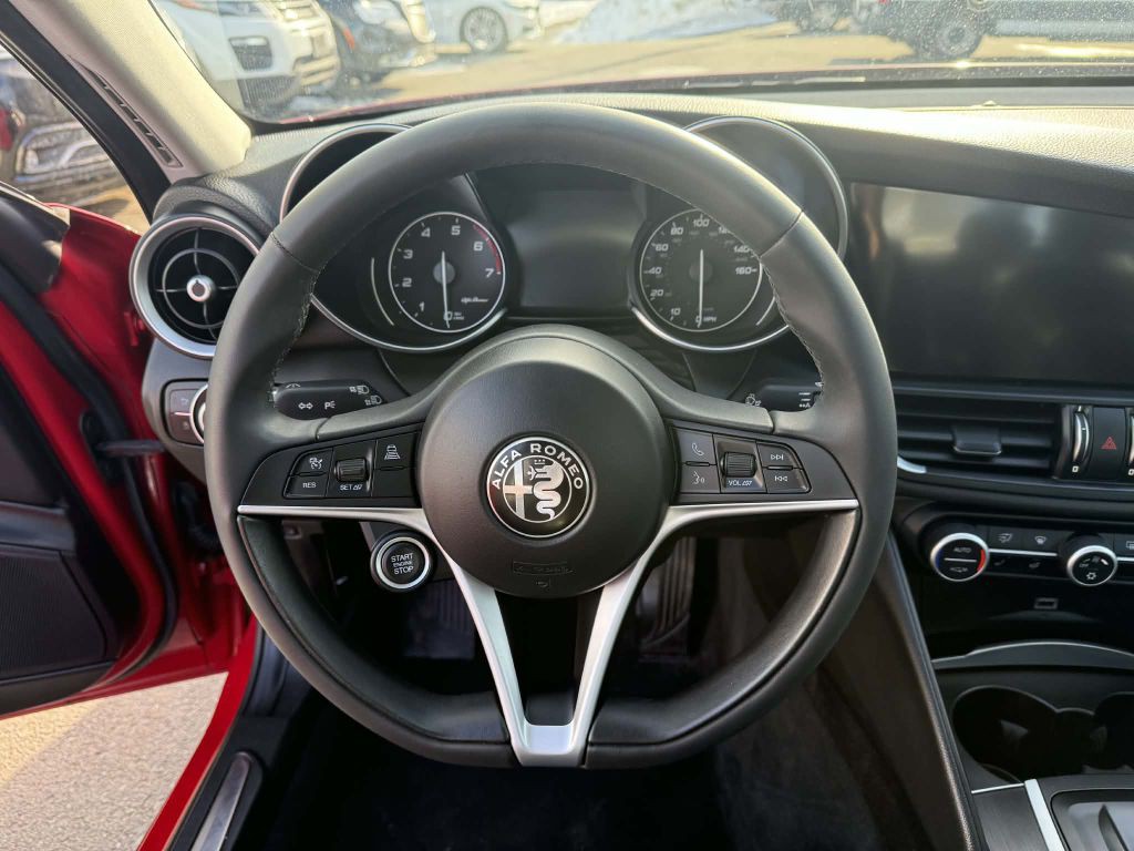 2017 Alfa Romeo Giulia Image 13
