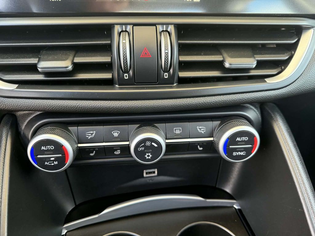 2017 Alfa Romeo Giulia Image 19