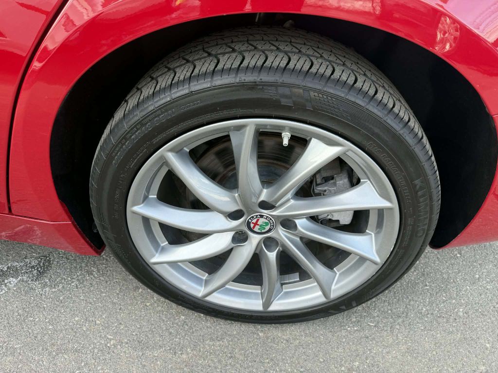 2017 Alfa Romeo Giulia Image 27