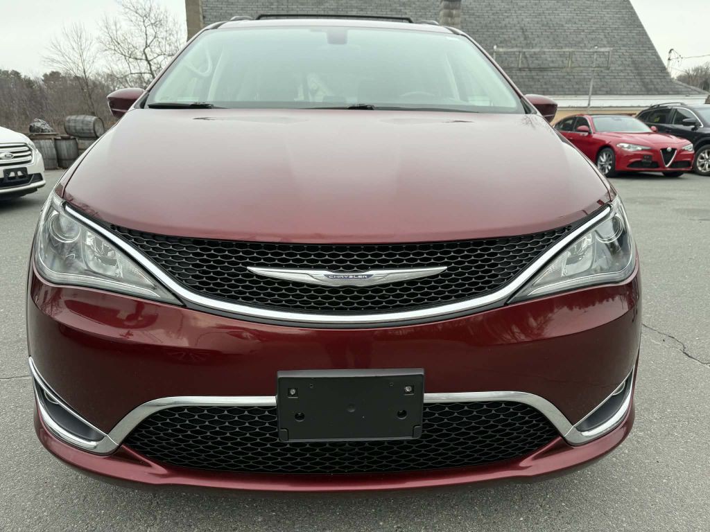 2017 Chrysler Pacifica Image 2