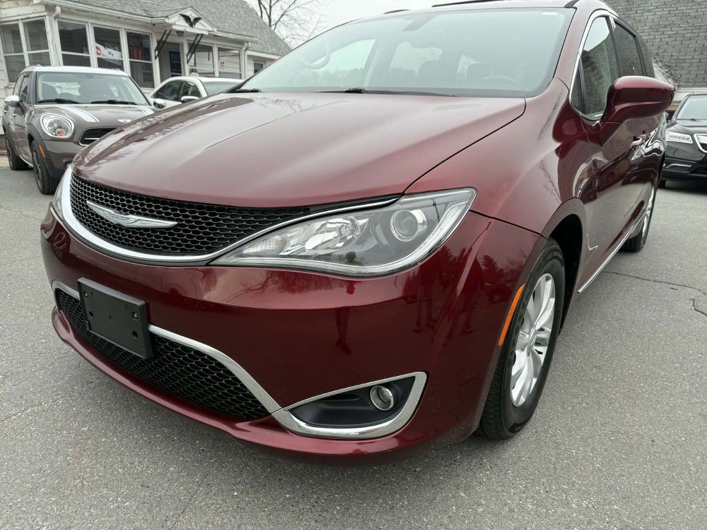 2017 Chrysler Pacifica Image 3