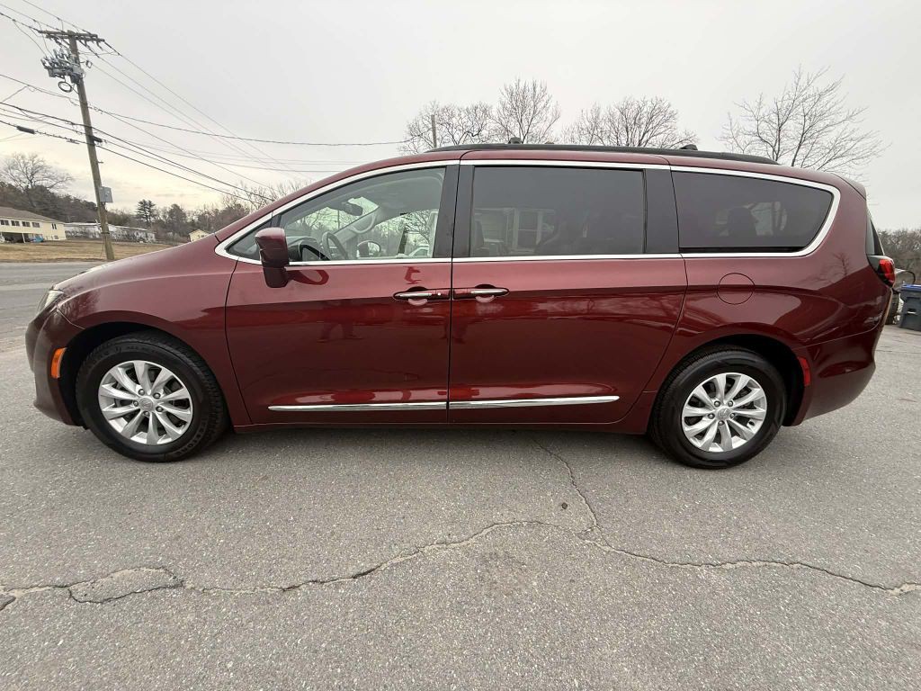 2017 Chrysler Pacifica Image 4