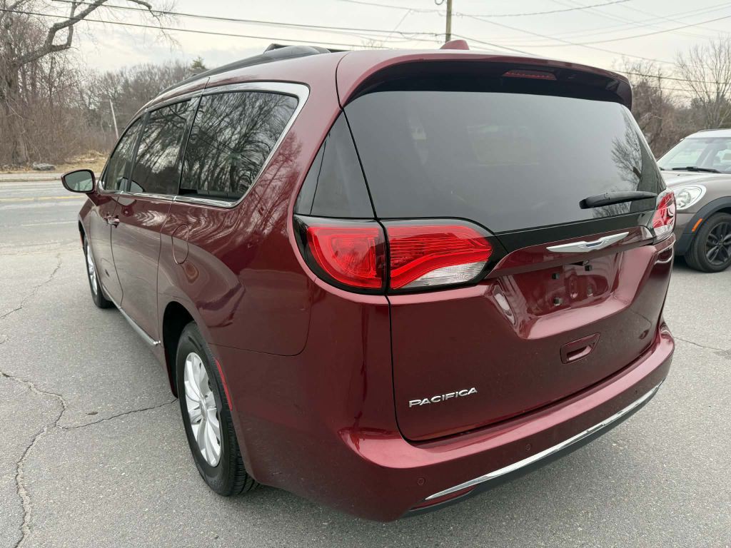 2017 Chrysler Pacifica Image 5