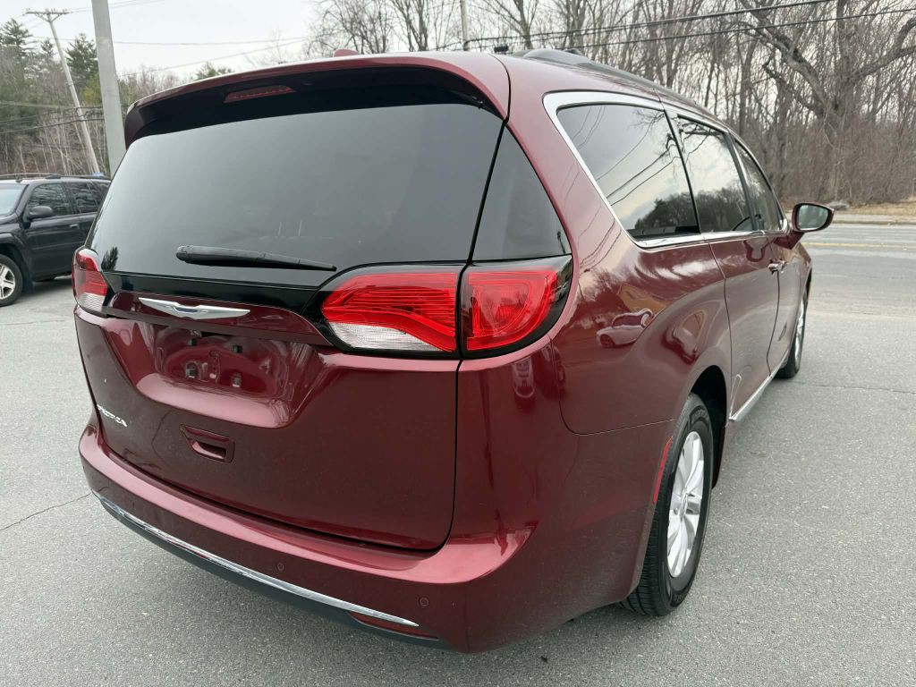 2017 Chrysler Pacifica Image 7