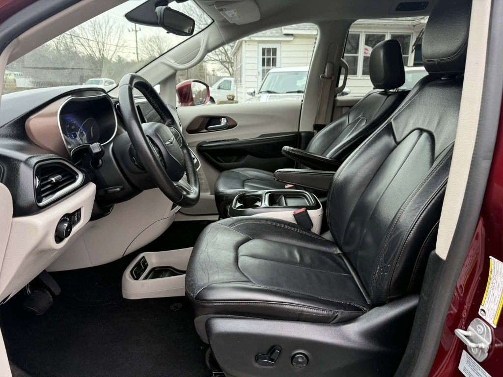2017 Chrysler Pacifica Image 9