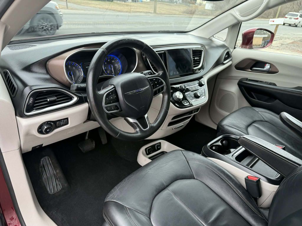 2017 Chrysler Pacifica Image 10