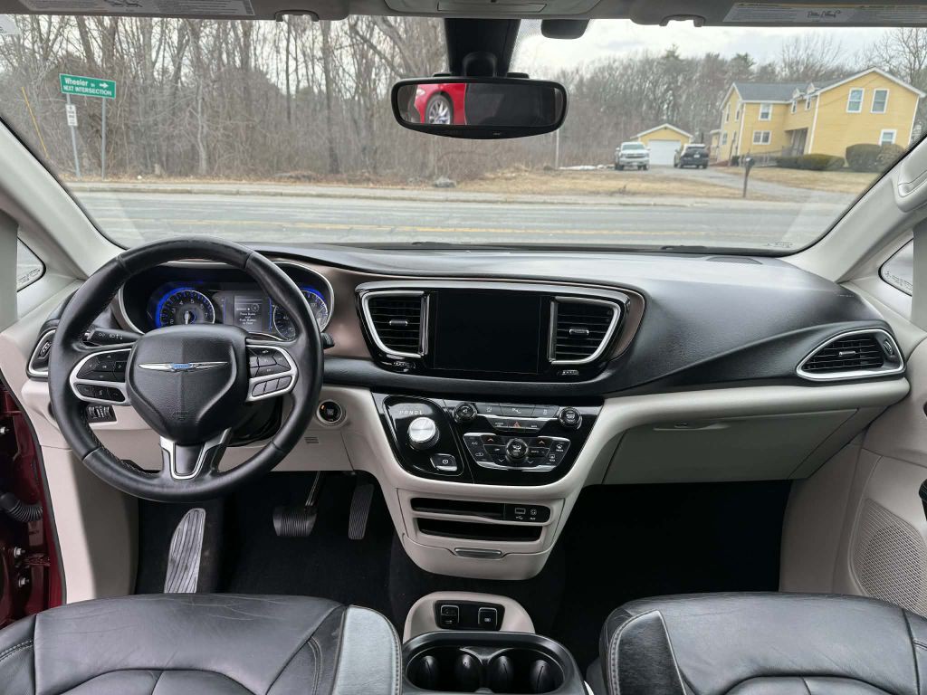 2017 Chrysler Pacifica Image 11