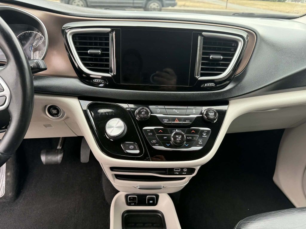 2017 Chrysler Pacifica Image 13