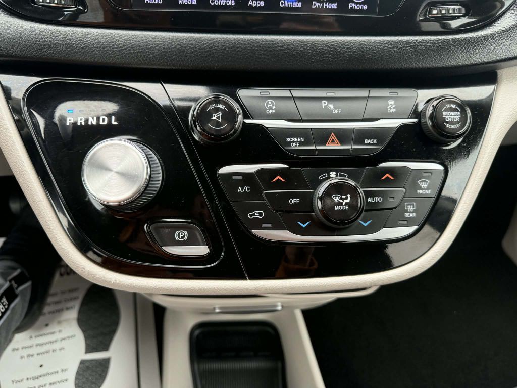 2017 Chrysler Pacifica Image 14