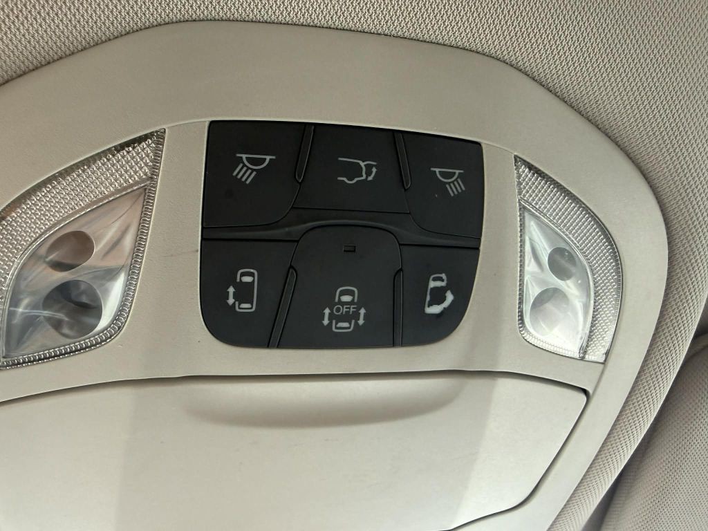 2017 Chrysler Pacifica Image 16