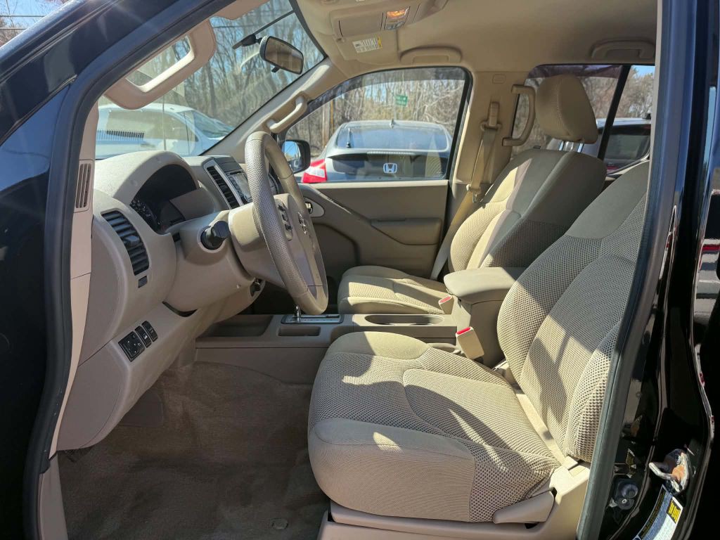 2015 Nissan Frontier Image 9