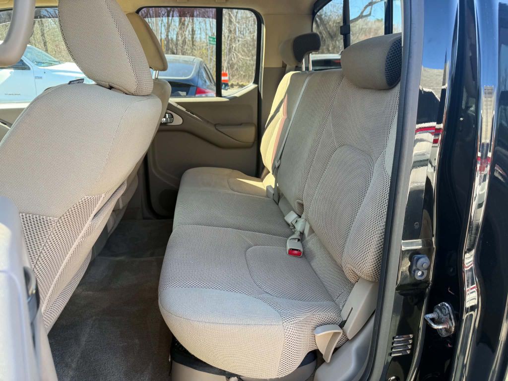 2015 Nissan Frontier Image 11