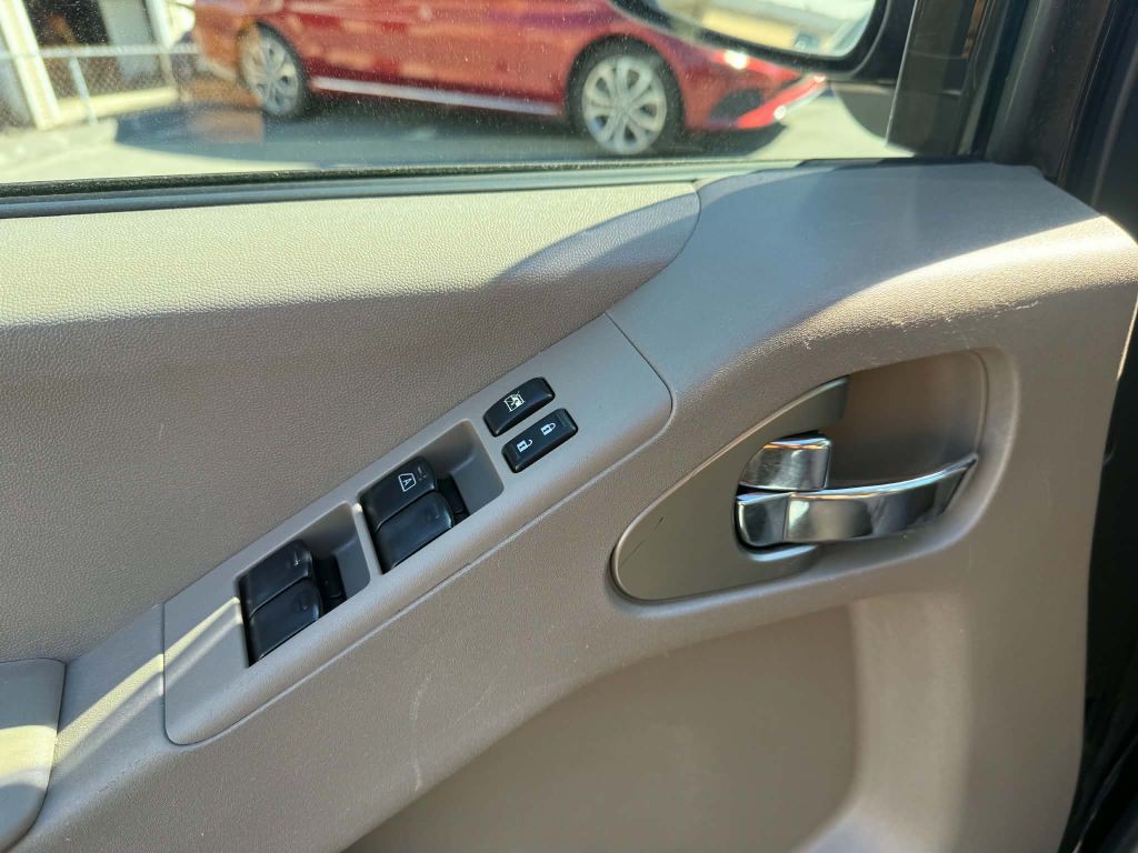 2015 Nissan Frontier Image 19
