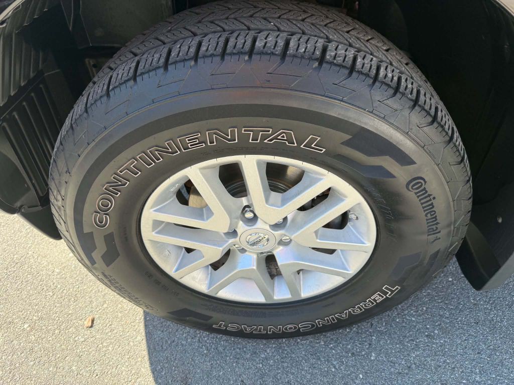 2015 Nissan Frontier Image 24