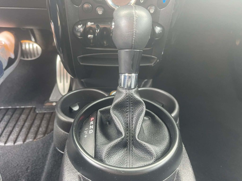 2015 MINI Cooper Image 14