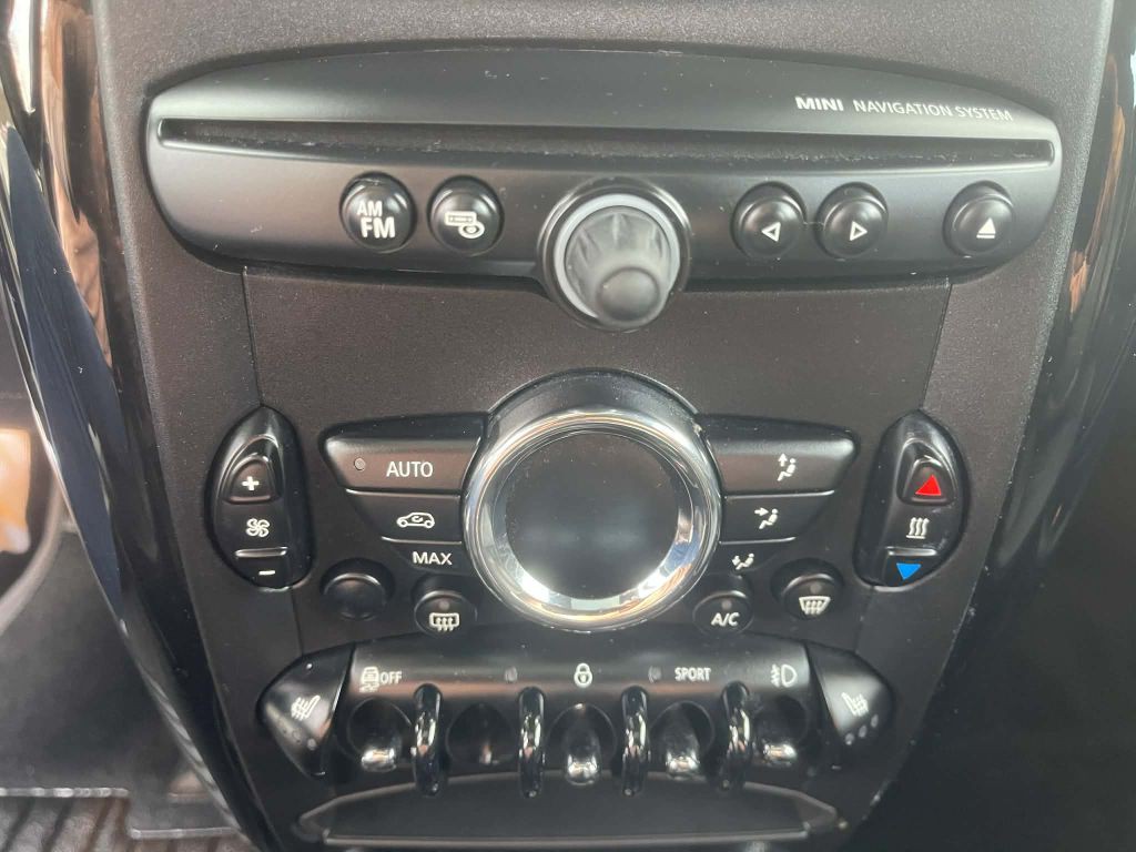 2015 MINI Cooper Image 16